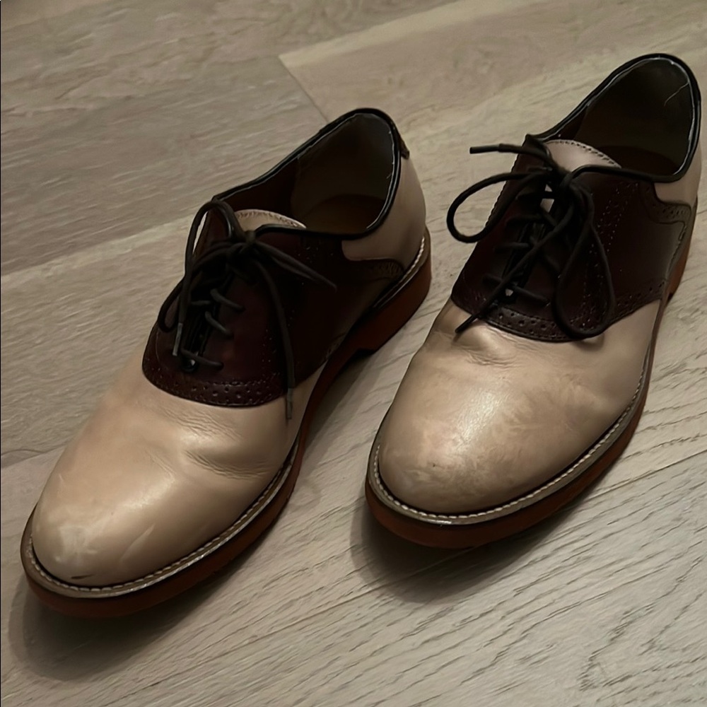 G.H. Bass & Co. Cream and Brown Oxford Shoes Classic Design